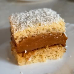 Bolo Gelado de Doce de Leite com Coco