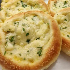 Esfiha de  queijo minas 