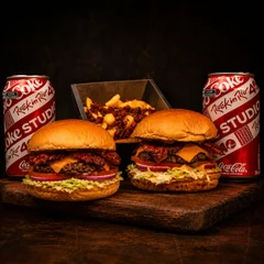 Combo Casal (2 lanches + fritas ou onion rings + 2 refrigerantes)