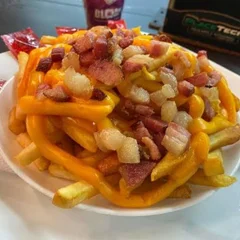 Fritas grandes com cheddar e bacon 