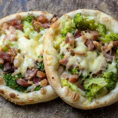 Esfiha de Esfiha de Brócolis com Bacon