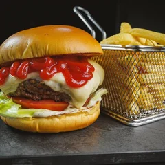 Hambúrguer Brutus Romeu E Julieta + Batata Frita