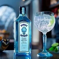 GIN BOMBAY  SAPPHIRE 750 ML + 5 RED BULL + 5 GELO SABORES 