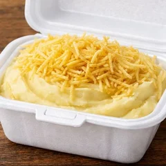 Izopor com purê e batata palha
