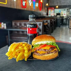 Big Smash Salada + Coca Zero Pet & Fritas + R$ 19,99 leve outro burger