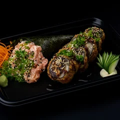 1 Temaki + 5 unidades de Hot Roll
