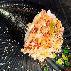 TEMAKI DE SALMÃO GRELHADO
