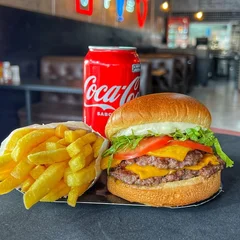 Big Smash Salada + lata Coca normal & Fritas + R$ 19,99 leve outro burger