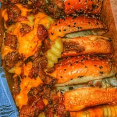 Combo 3 lanches + batata c/ cheddar e bacon
