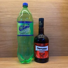 COMBO VODKA DERRUSSA  900ML + 1 CINI 2L 