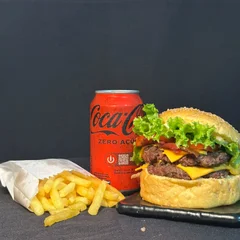 Expresso + Coca Cola Lata Zero 220ml & Fritas +  R$ 18,99 leve outro burger