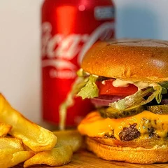 Burger Salada + Batata + Coca Cola Grátis