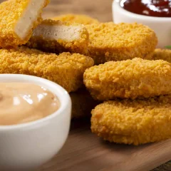 Nuggets Crocantes M + Molho Grátis