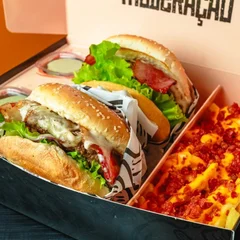 Combo Box Familia+ Fritas Cheddar Com Bacon + 4 Maionese