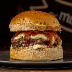 Pólux Burguer (burger 160g, queijo, maionese e ketchup de goiabada)