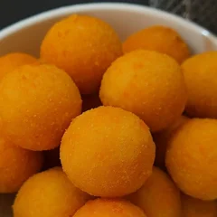 Porção De Bolinha De Queijo de 14 gramas com 15 Unidades