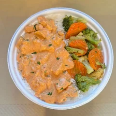 Strogonoff Frango & Legumes + R$ 18,99 leve outra marmitex