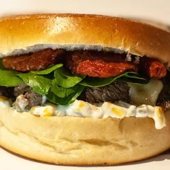 X - Alcatra com Rúcula e Tomate Seco