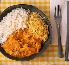 1 estrogonofe defumado + 1 fritas + 1 bebida à sua escolha