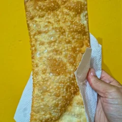 Pastel de Carne c/ Queijo 
