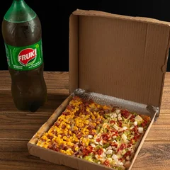 Las Piedras Média (Pizza Média + Refri Grátis)