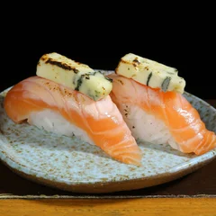 Niguiri de salmão e gorgonzola 2 un