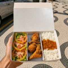 Executivo grande de coxinhas da asa empanadas