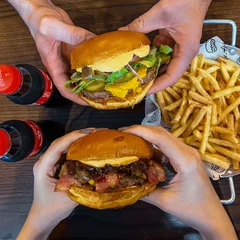 Combo love 2 Burgues altos + 2 fritas + 2 Bebidas