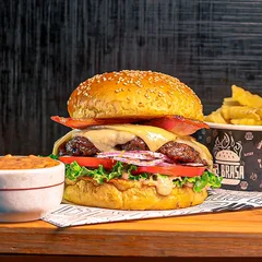 Combo Baconese Burger (Campeão vendas) + Batata Frita + Coca Cola Geladinha