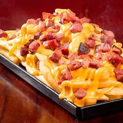 Fritas com bacon e cheddar