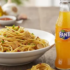 Macarrão Alho e Óleo + Fanta Mini
