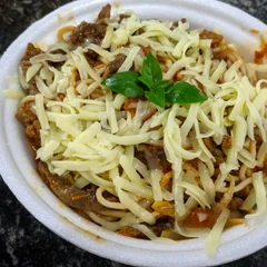 CARNE TRINCHADA AO MOLHO DE TOMATE