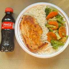 Frango Grelhado & Legumes + Coca Pet + R$ 18,99 leve outra marmitex