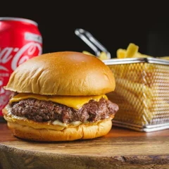 Oferta da Semana | Baratíssimo Pcq + Coca 350ml + Batata Frita