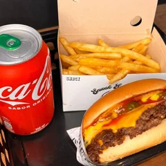 Combo - Lanche Old School + Fritas + Coca-Cola Grátis (Serve Bem 1 Pessoa)
