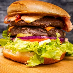 Burguer - O Rei (2 Carnes 150g, Cheddar, Bacon, Cebola, Alface, Picles, Molh...)