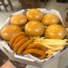 Combo Salgado 02 com fritas e onion rings  