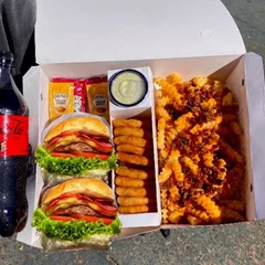 Box Trad's G (2 Lanches Tradicionais+ 2 Porções + Molho + Bebida ) 