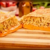 Pastel de Frango c/ cheddar