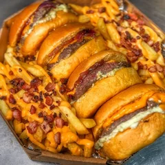 PISCINA DE CHEDDAR + BURGER  + BATATA BACON E CHEDDAR