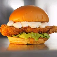 Combo Burger Frango empanado + fritas + refrigerante