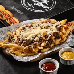 Batata com costela desfiada e queijo mussarela