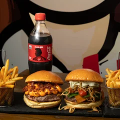 Combo para Dois | 2 Burgers + 2 Entradas+ 1 Coca Cola 600ml