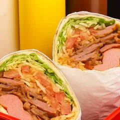 Pindukinha 1 (Salsicha, Alface, Tomate, Batata Palha, Bacon e Calabresa)