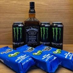 COMBO JACK PRETO 1L + 3 MONSTER 473ML + 3 GELO DE COCO 200ML 