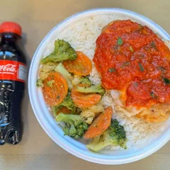 Frango Parmegiana & Legumes + Coca Pet + R$ 18,99 leve outra marmitex