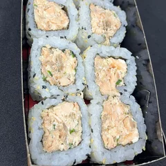 Uramaki salmão grelhado - 08 peças