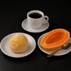 Pão de Queijo + Café + Mamão
