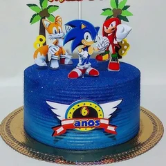 Bolo de Aniversário Personalizado "M" - Serve de 25 a 28 fatias