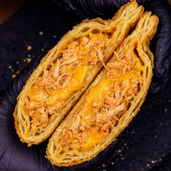 Pastel 11 - Fricassê com cheddar